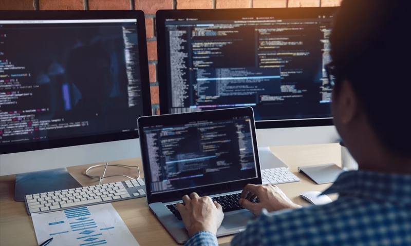数据科学选型:R与Python如何赋能松原网站建设?